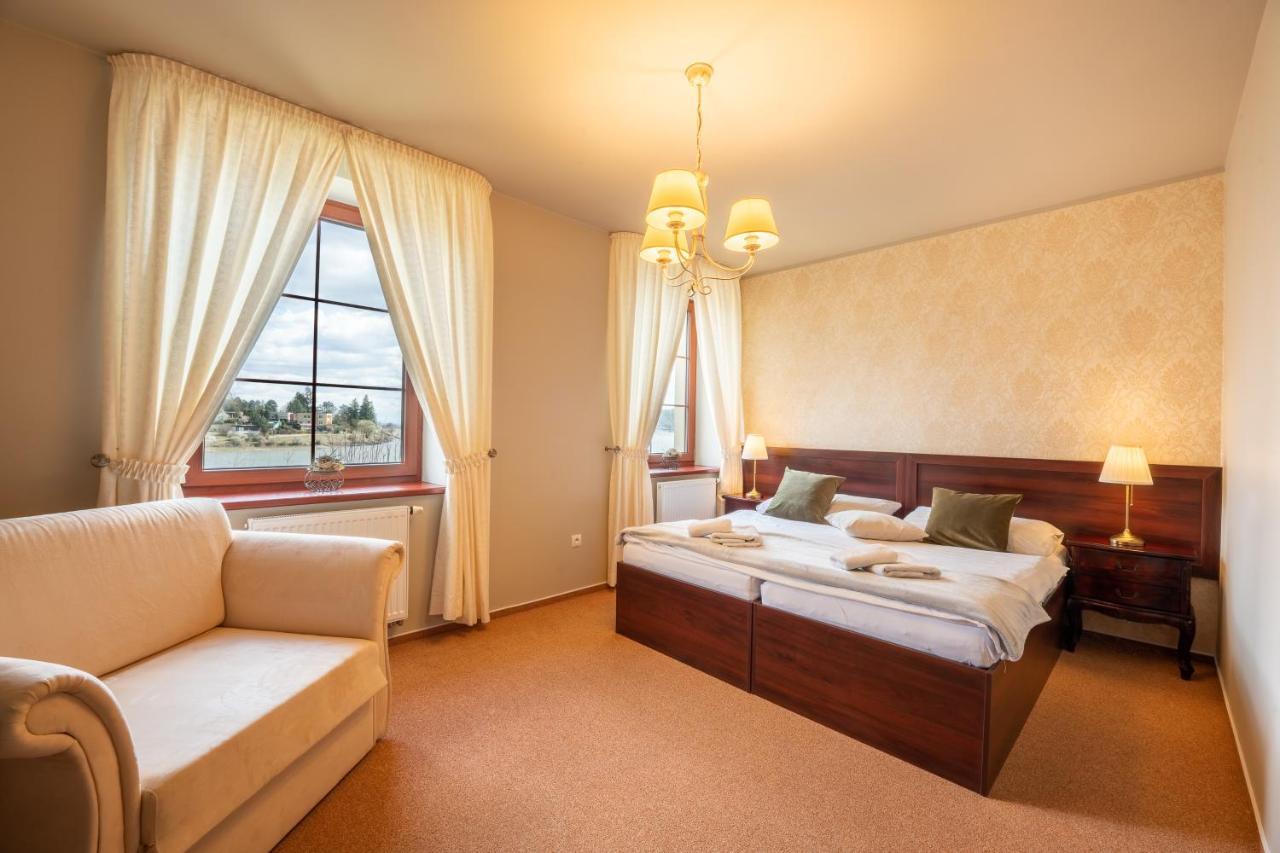 Hotel Plumlov Mostkovice Экстерьер фото