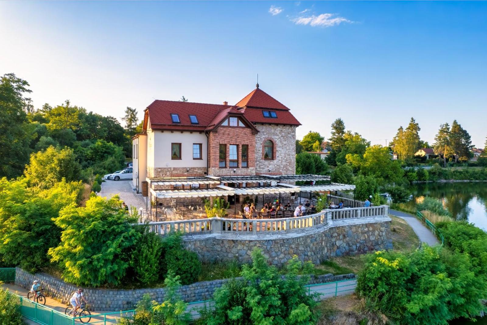 Hotel Plumlov Mostkovice Экстерьер фото