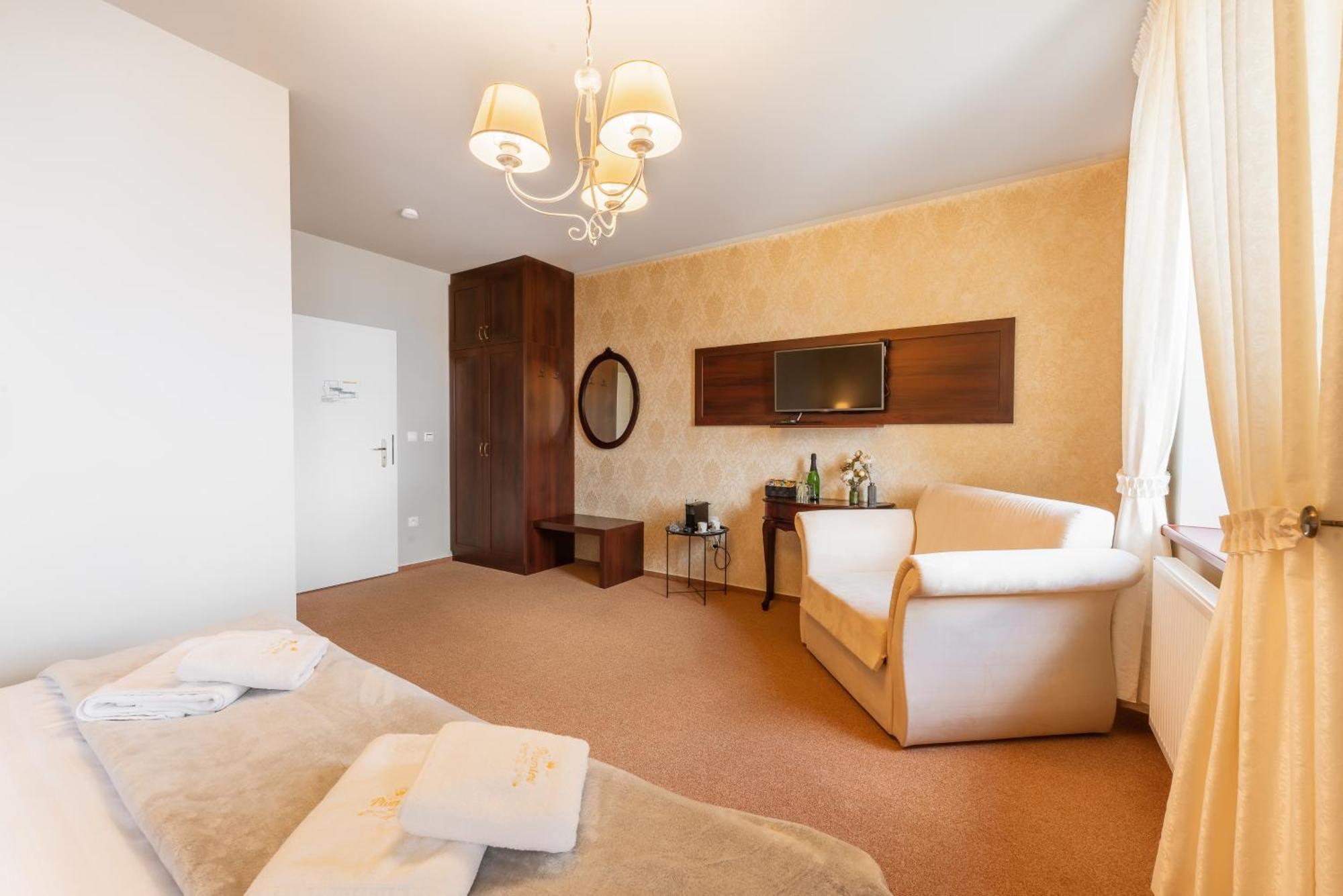 Hotel Plumlov Mostkovice Экстерьер фото