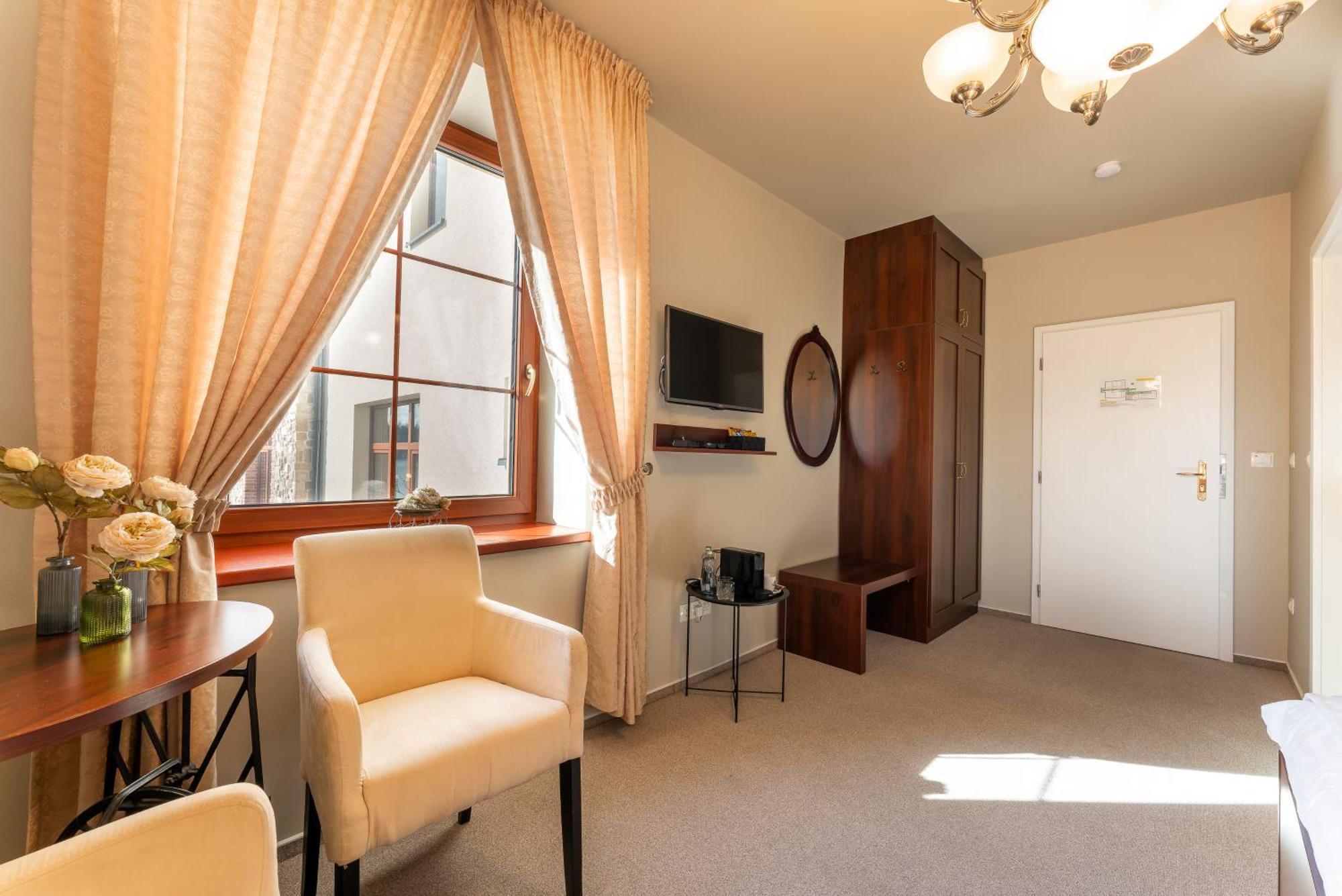 Hotel Plumlov Mostkovice Экстерьер фото
