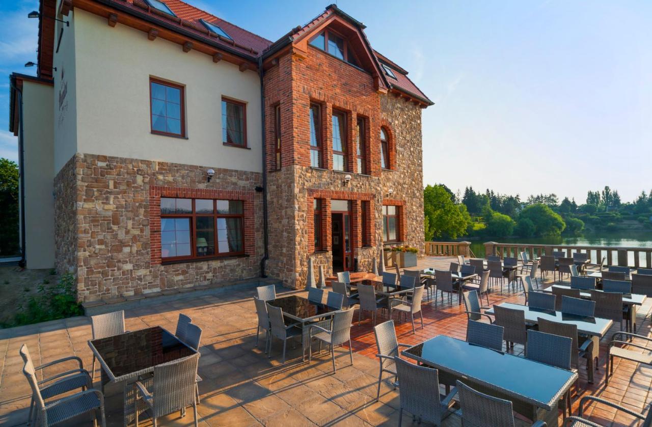 Hotel Plumlov Mostkovice Экстерьер фото